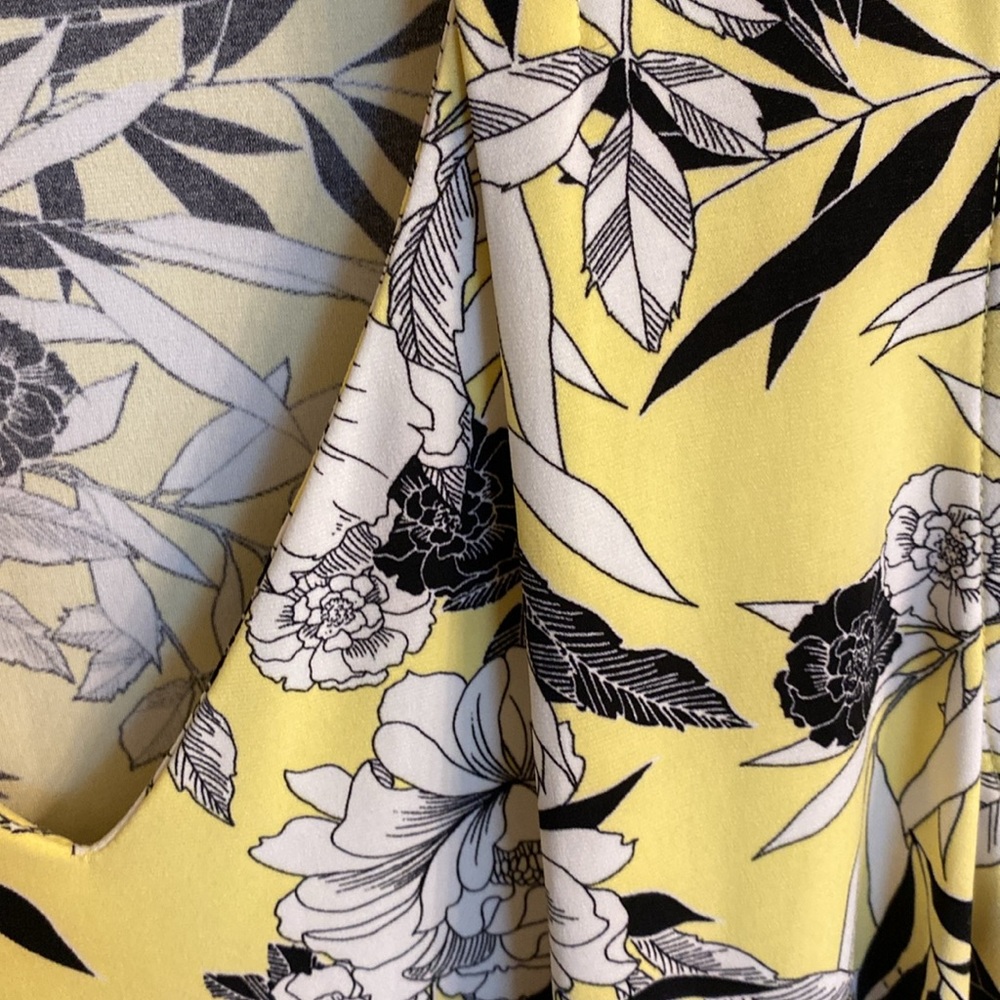 Beautiful yellow, black & white floral tank, size XL by Kasper in EUC - Picture 12 of 13